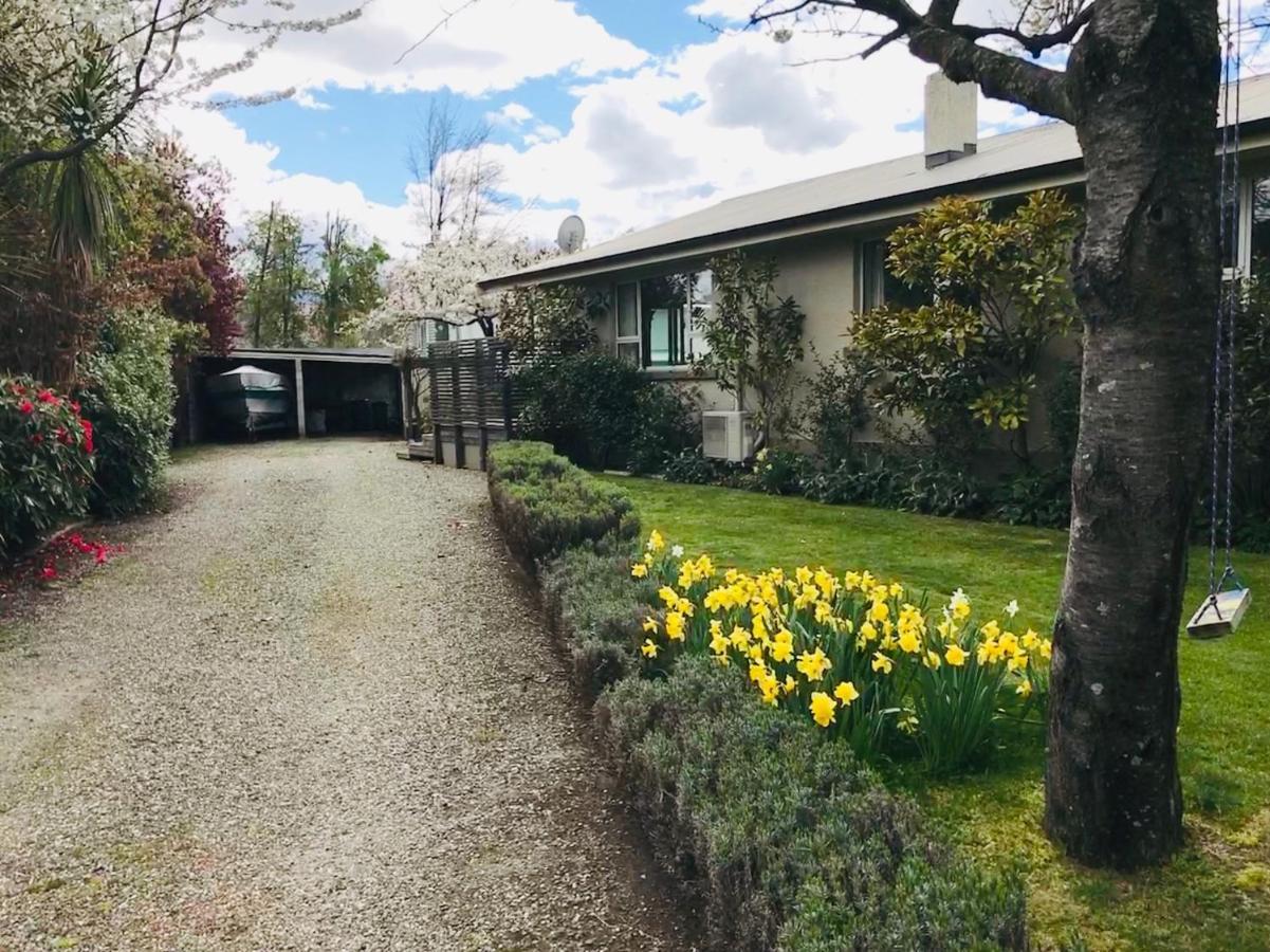 Amazing Aubrey, Walk To Bremner Bay Villa Wanaka Exterior foto