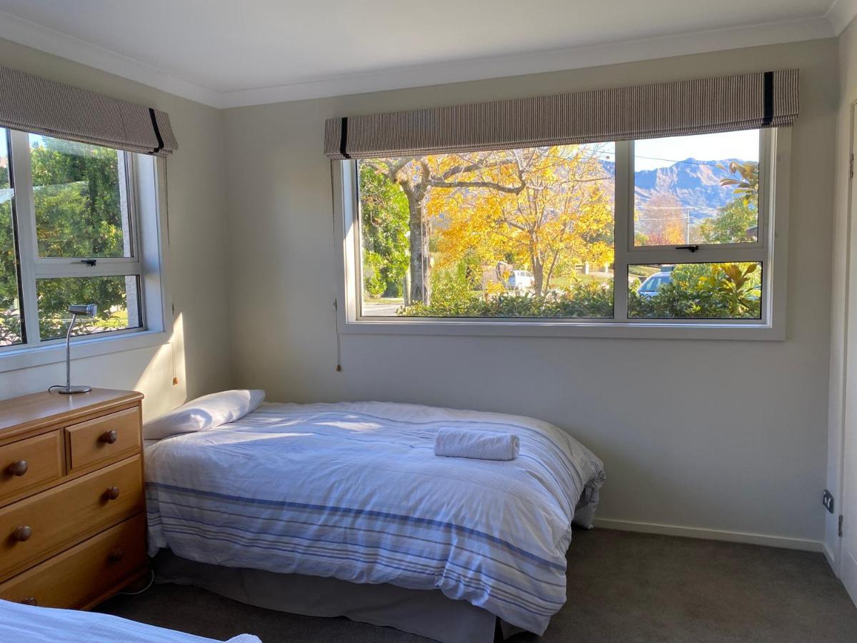 Amazing Aubrey, Walk To Bremner Bay Villa Wanaka Exterior foto